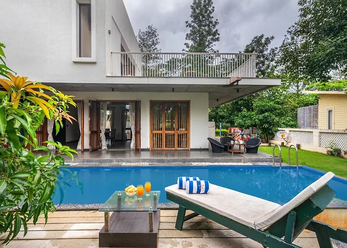 Saffronstays Amrapali - 5Bhk Villa In Nashik With Pool, Lawn & Kids Play Area